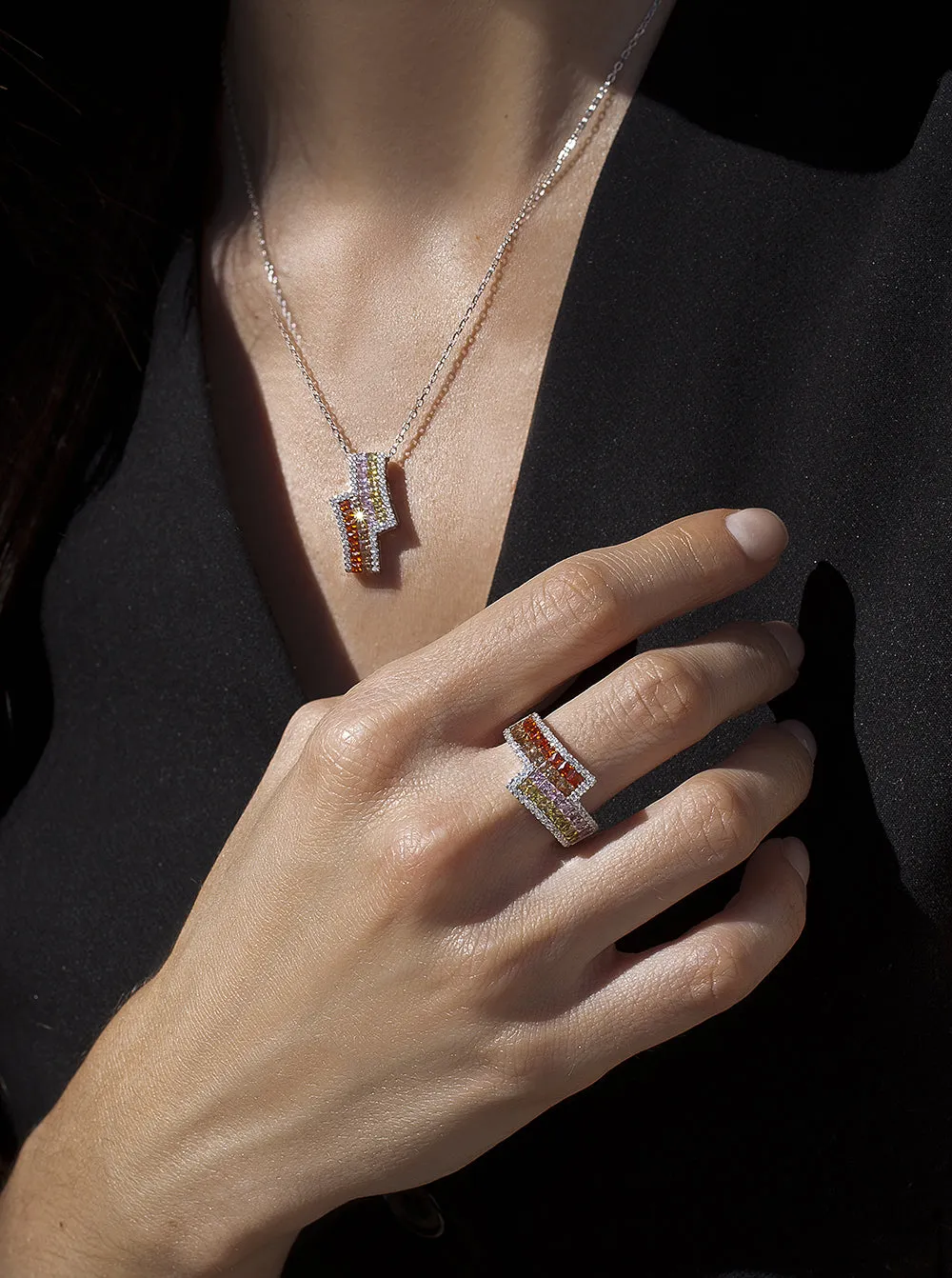 Anillos con piedras diseo desigual tonos cálidos