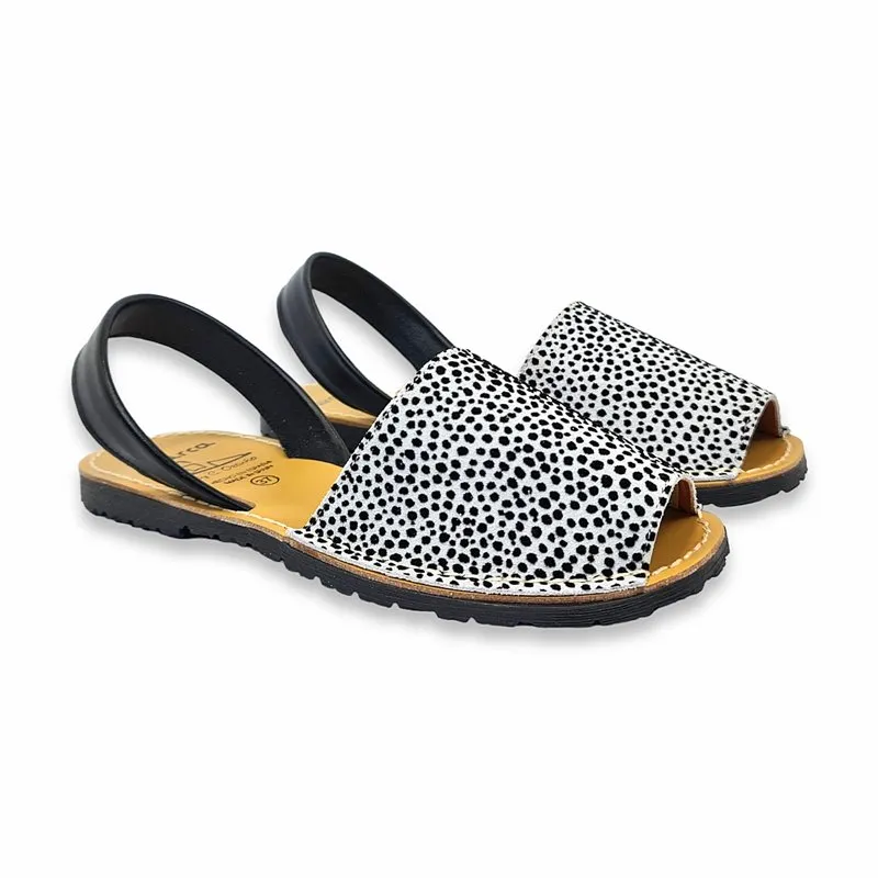 Avarcas Menorquinas Planas Mujer Piel Animal Print 512 Blanco, de C.Ortuño