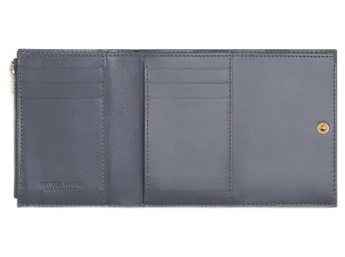 Bottega Veneta Cartera gris con tres pliegues y cremallera alrededor del casete 