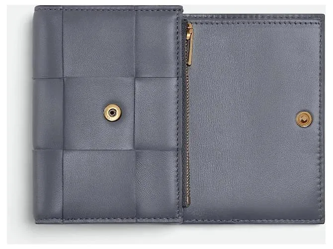 Bottega Veneta Cartera gris con tres pliegues y cremallera alrededor del casete 