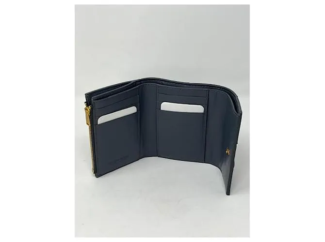 Bottega Veneta Cartera gris con tres pliegues y cremallera alrededor del casete 