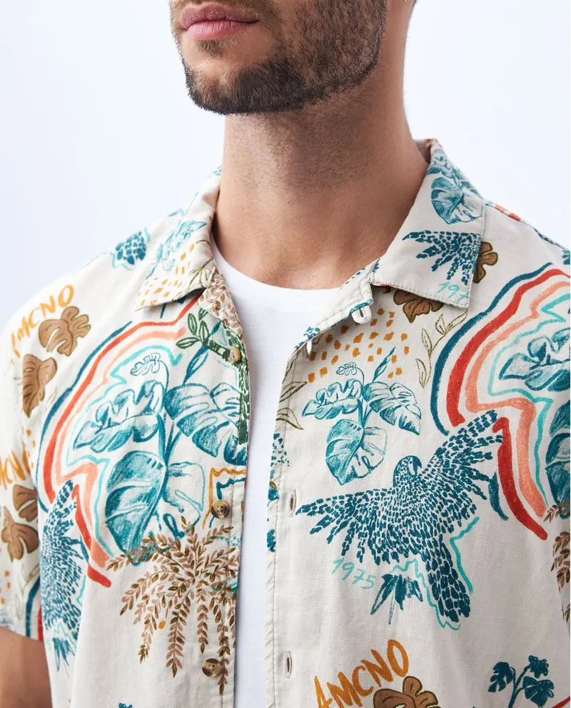 Camisa con estampado tropical para hombre