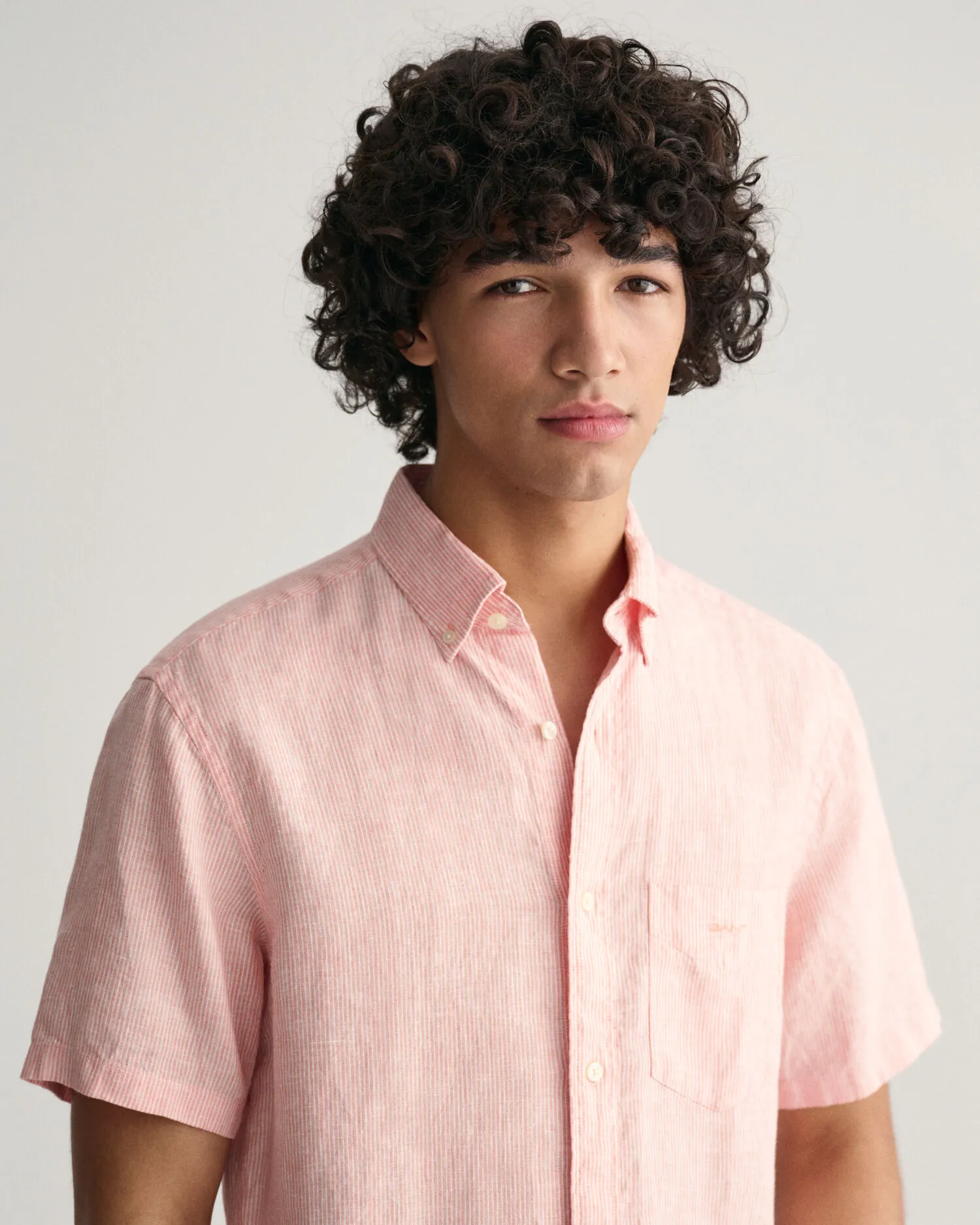 Camisa Regular Fit de manga corta y lino a rayas
