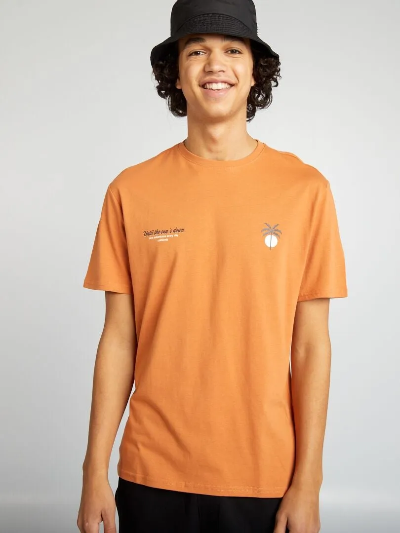 CAMISETA DE MANGA CORTA CON INSCRIPCIONES  MARRON