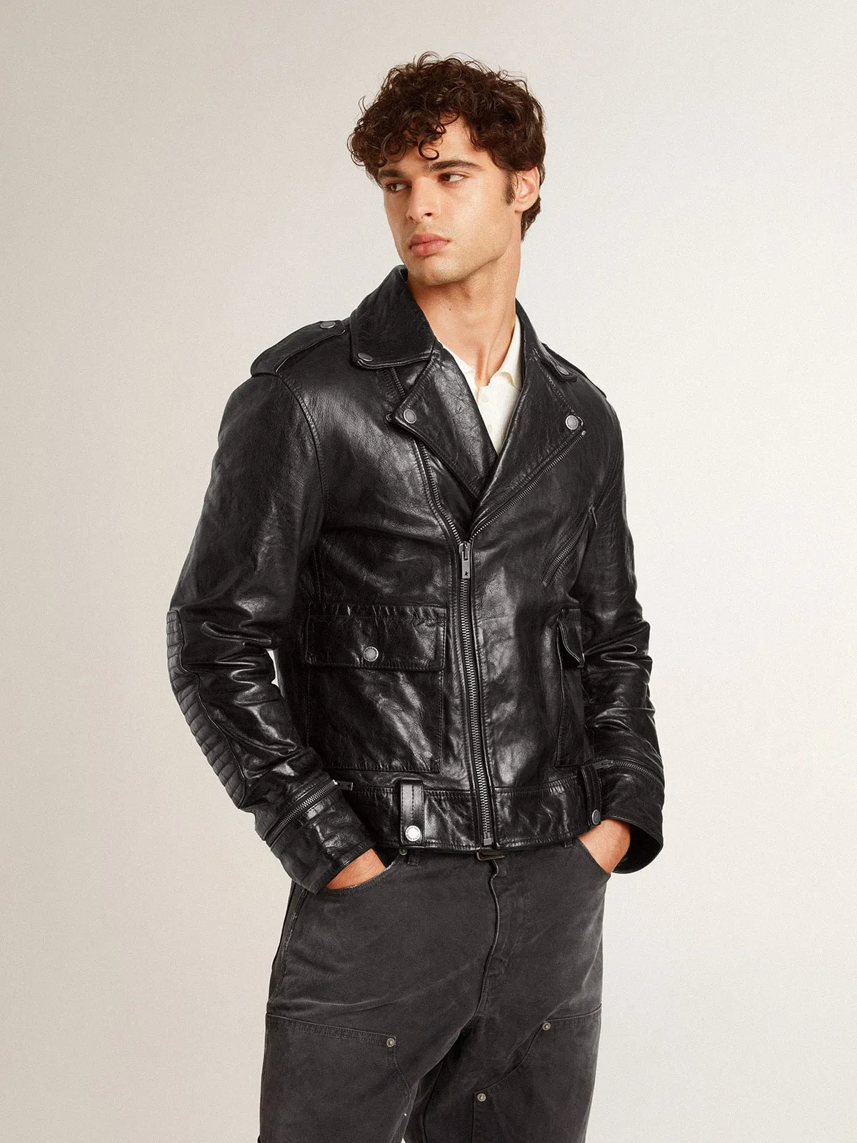 Cazadora perfecto para hombre de color negro con efecto brillante