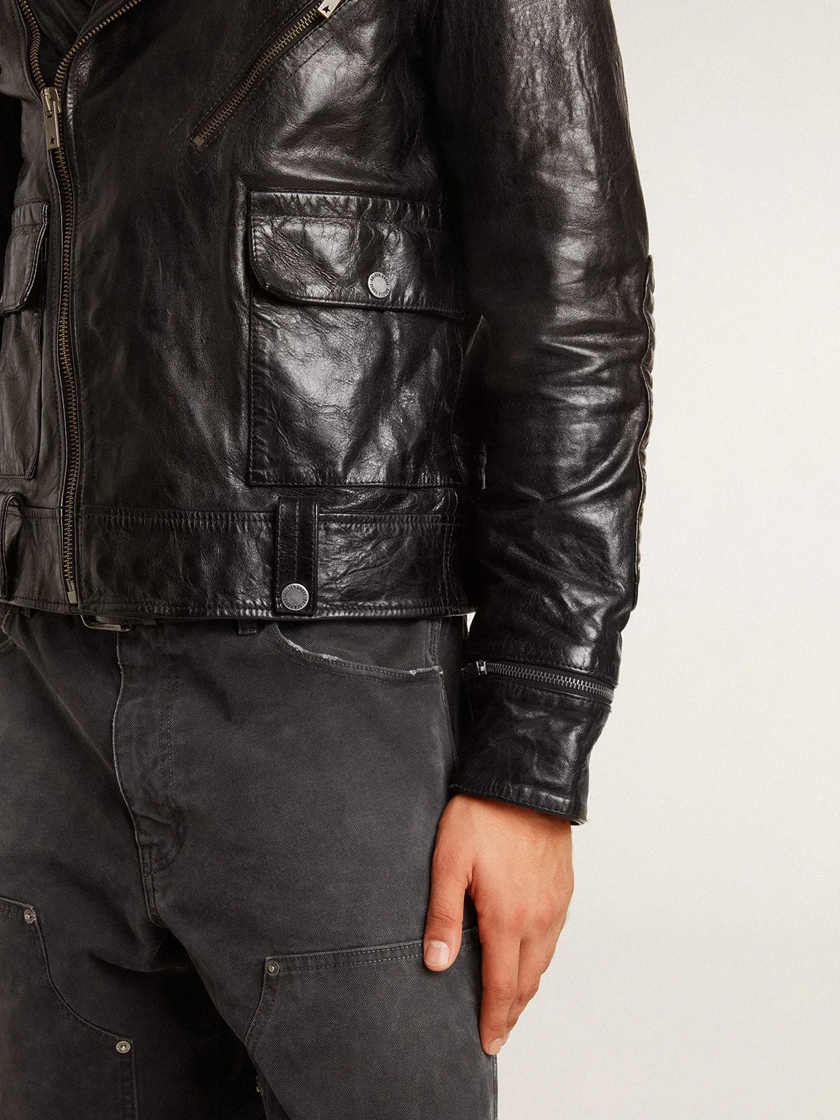 Cazadora perfecto para hombre de color negro con efecto brillante