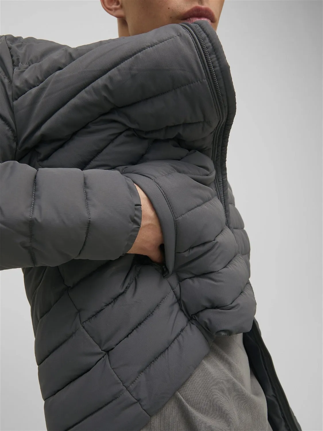 Chaqueta corta acolchada | Gris oscuro | Jack & Jones®