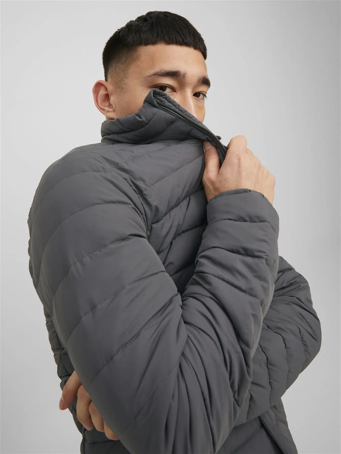 Chaqueta corta acolchada | Gris oscuro | Jack & Jones®