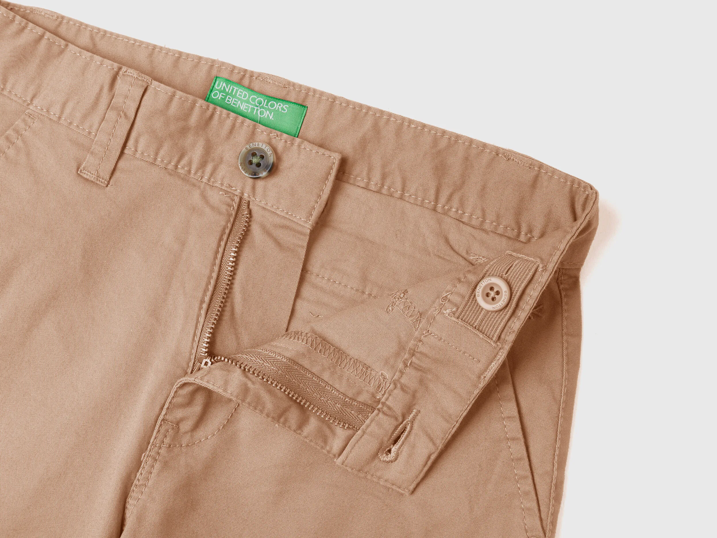 Chinos slim fit de algodón elástico