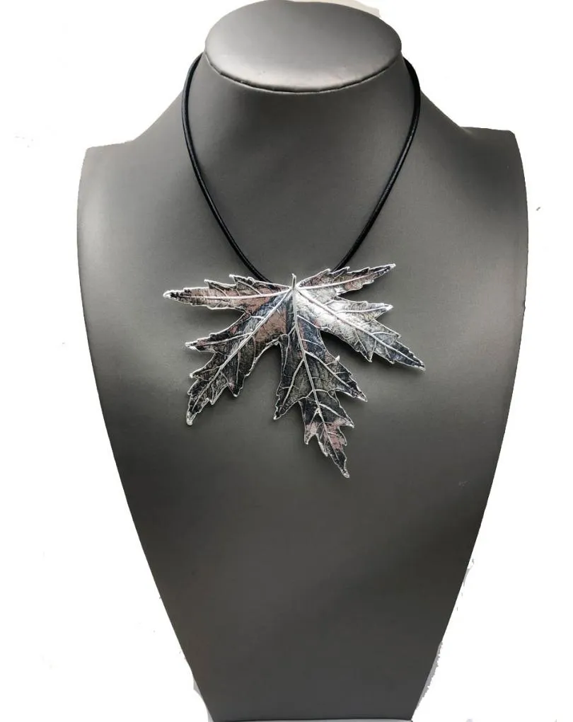 COLGANTES Y COLLARES MUJER PLATA HOJA DE ARCE, TAMBIEN SIRVE DE BROCHE