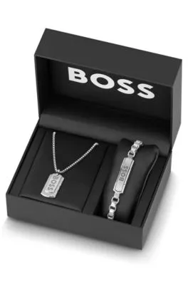 Collar con logo y pulsera a juego en caja de regalo