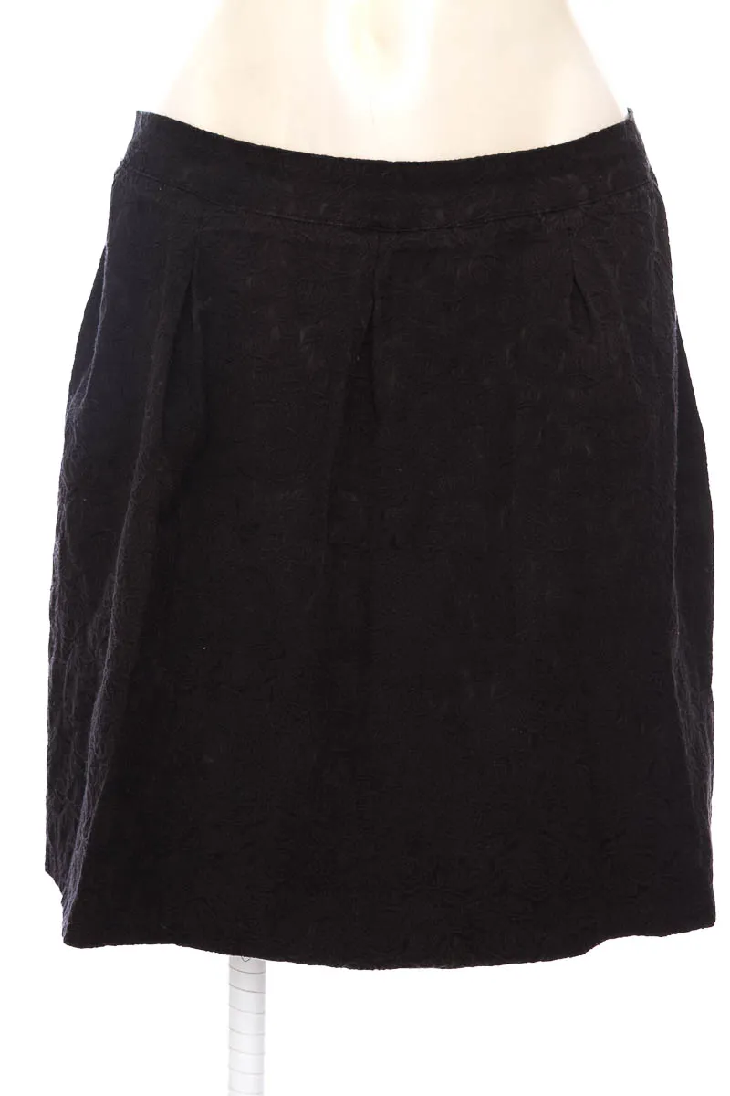 FALDA COLOR NEGRO  CLOSEANDO