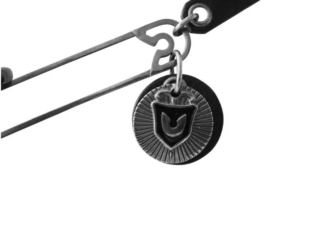 Gianfranco Ferre Vintage Collares Gris 