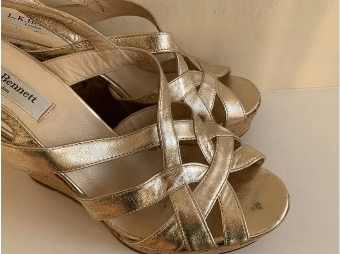 Lk Bennett Tacones de corcho dorado 