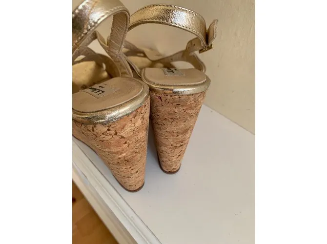 Lk Bennett Tacones de corcho dorado 