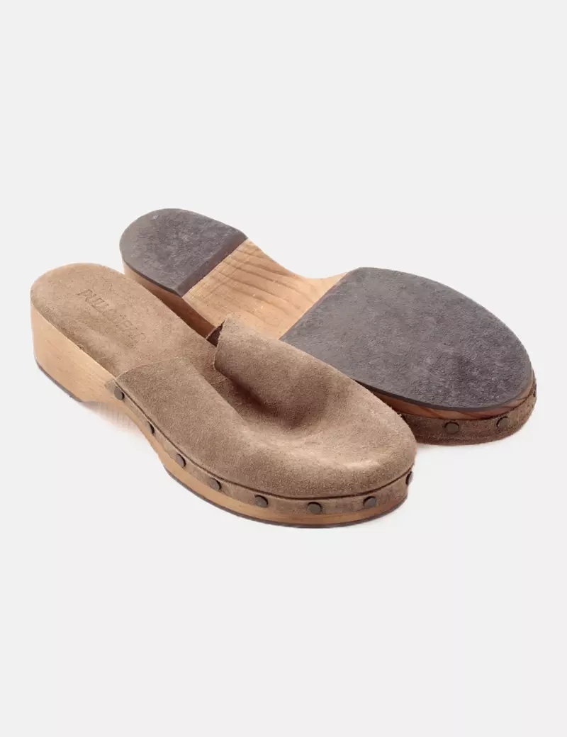 Pull&Bear Zueco marrón tachas