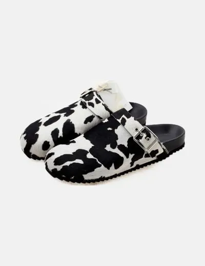 Pull&Bear Zuecos pelo animal print