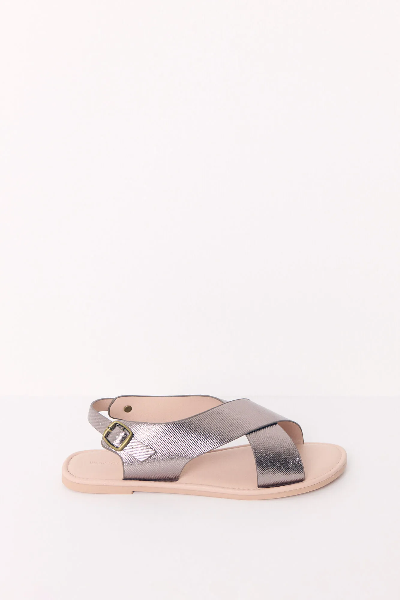 Sandalia plana cruzadas gris brillante