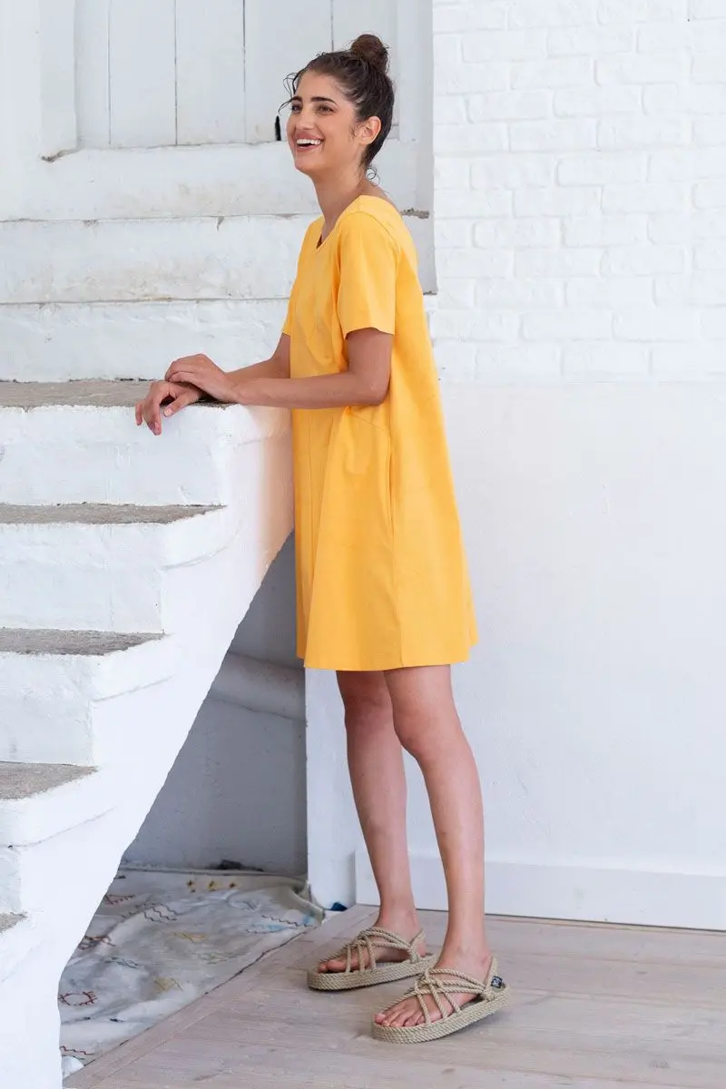 Vestido corto amarillo de algodón orgánico