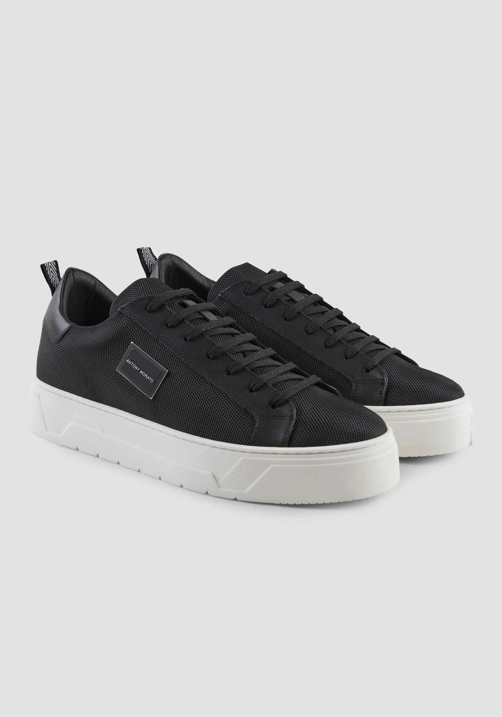 ZAPATILLA METAL BOLD EN NYLON Y PIEL