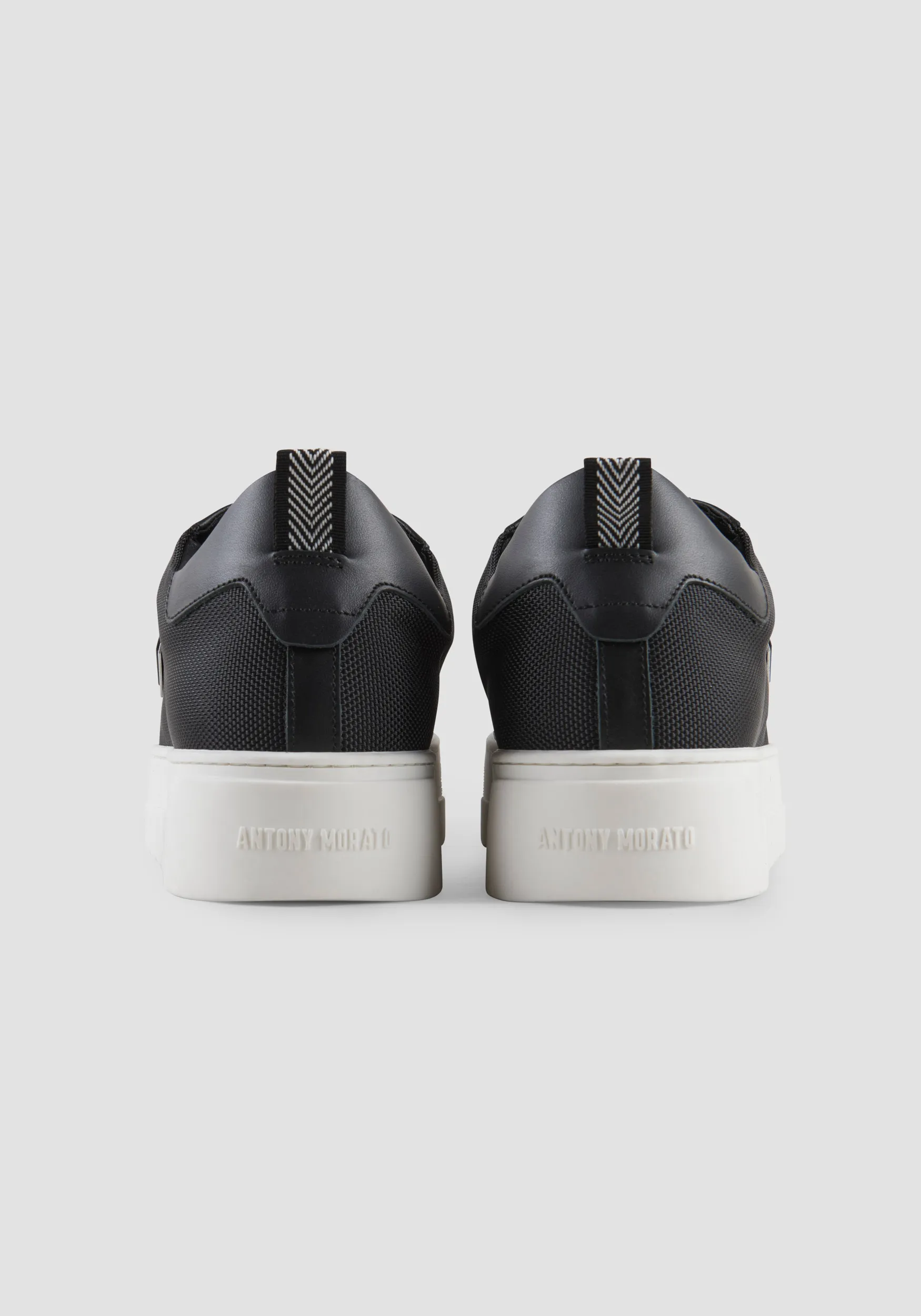 ZAPATILLA METAL BOLD EN NYLON Y PIEL