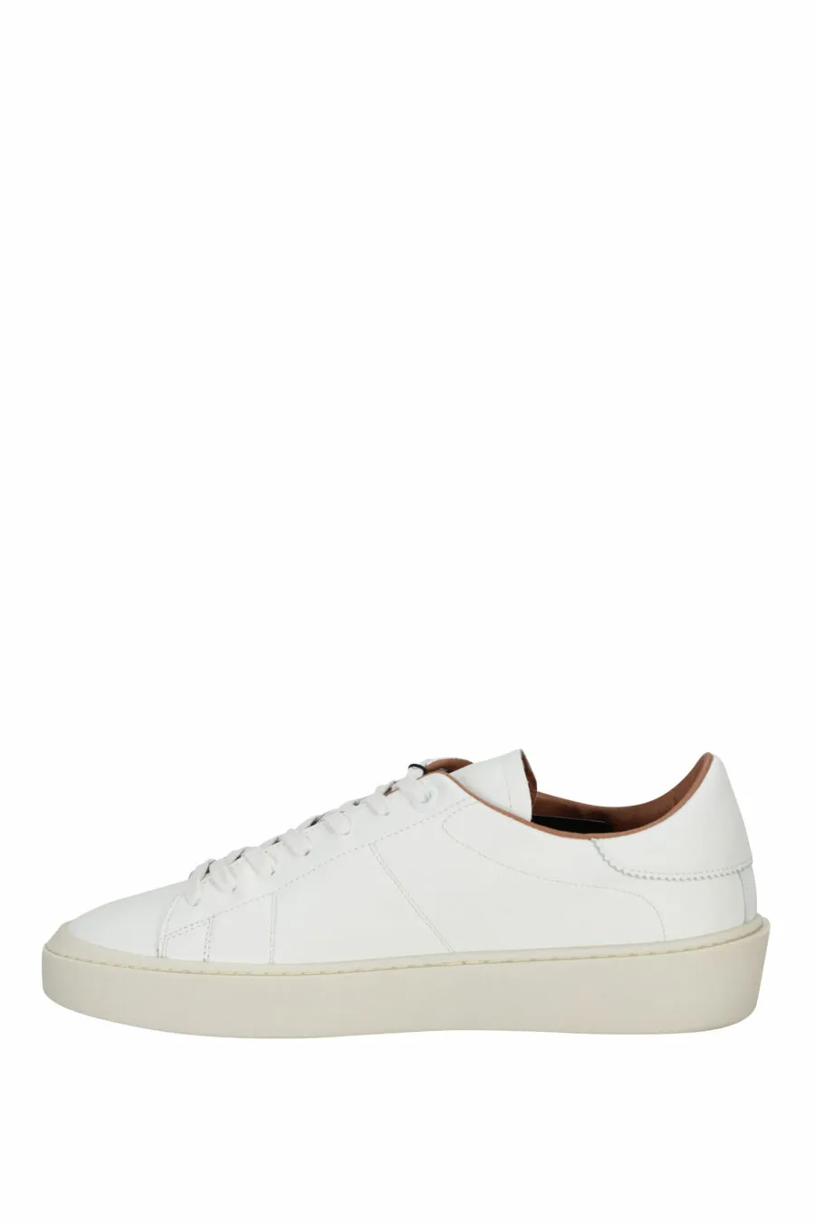 Zapatillas blancas de cuero con suela blanca 